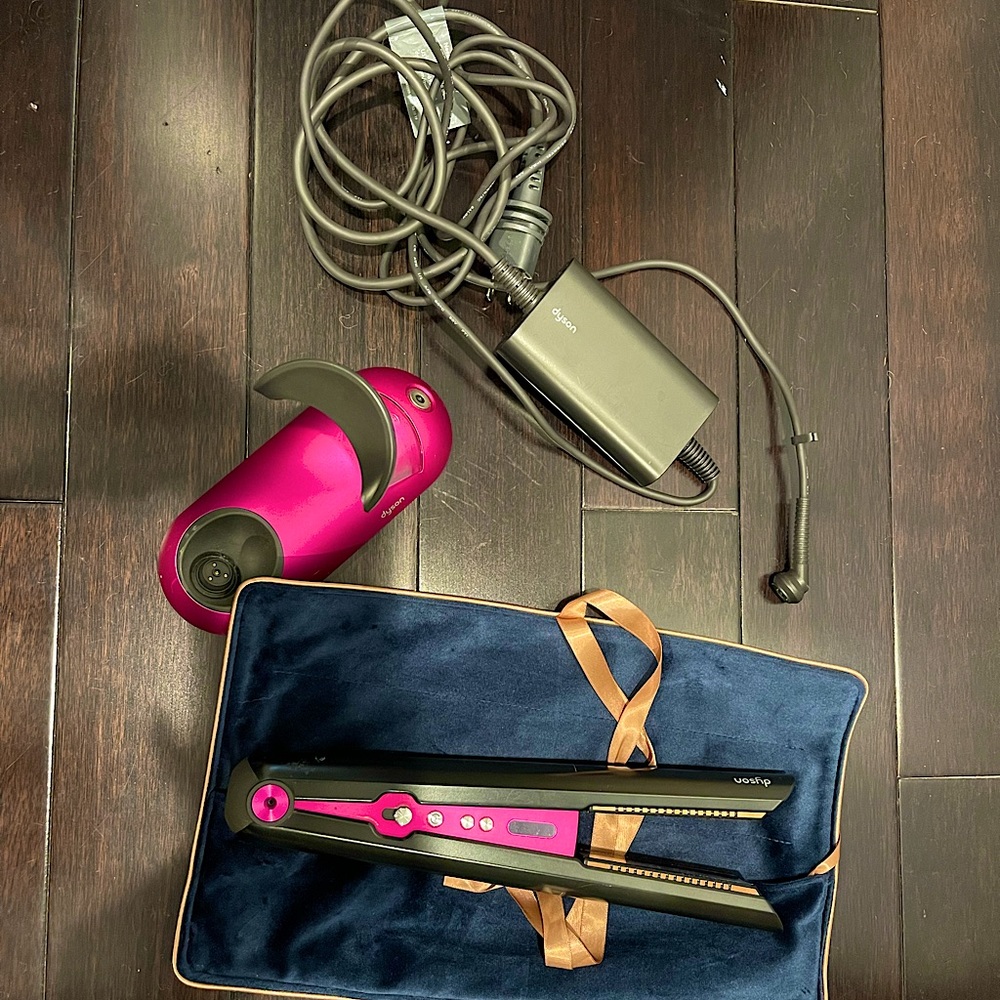 BRAND NEW DYSON STRAIGHTER!!!!! only used once. In perfect condition.